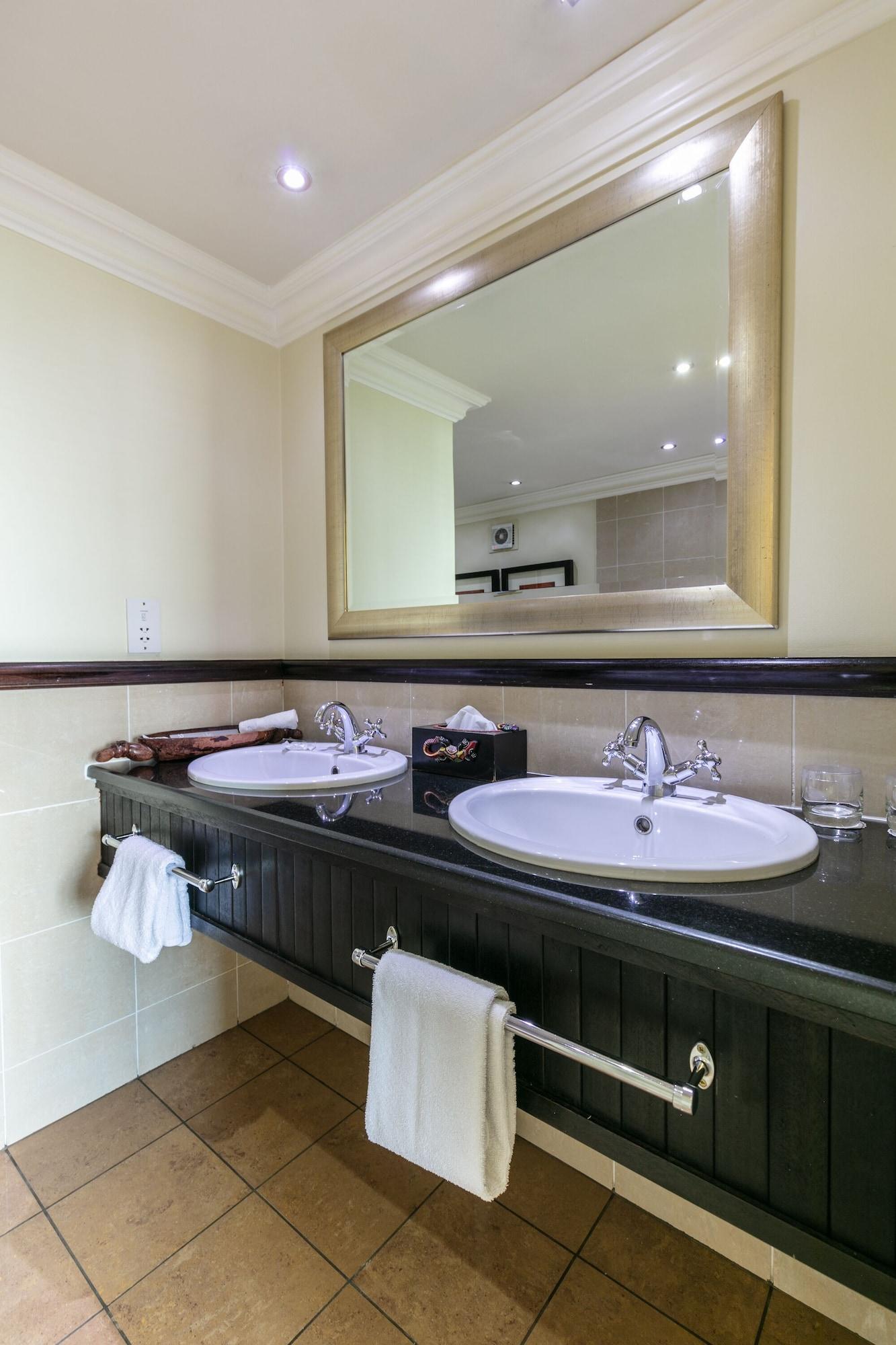 Cresta President Hotel Gaborone Buitenkant foto