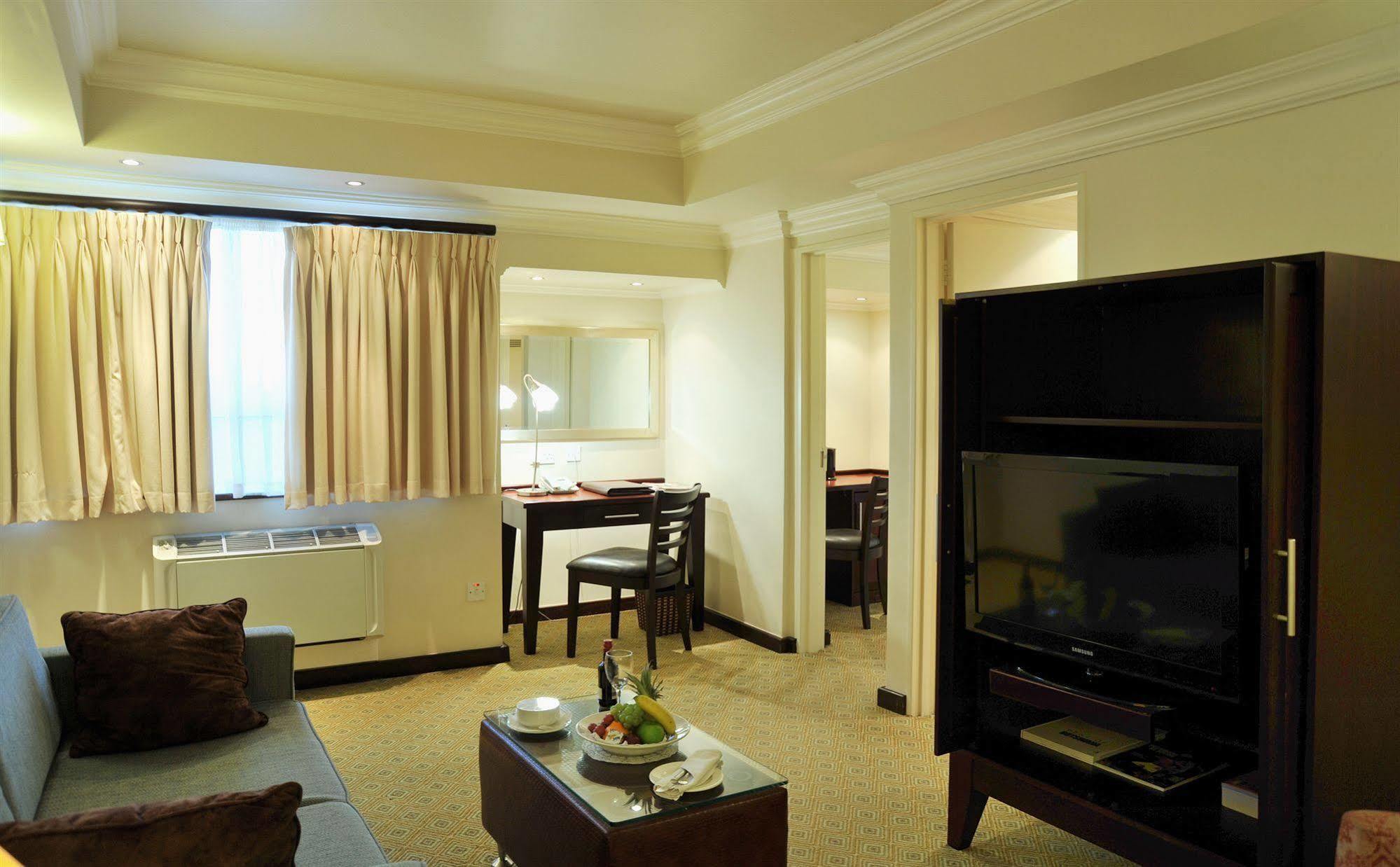 Cresta President Hotel Gaborone Buitenkant foto