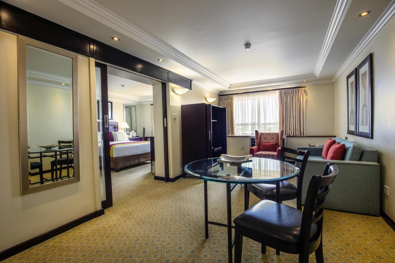 Cresta President Hotel Gaborone Buitenkant foto