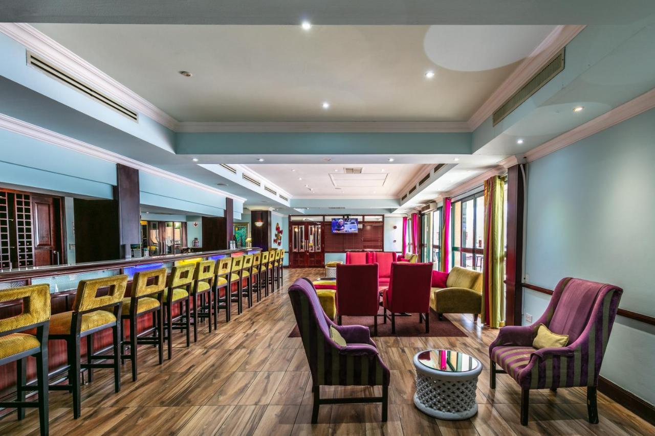 Cresta President Hotel Gaborone Buitenkant foto
