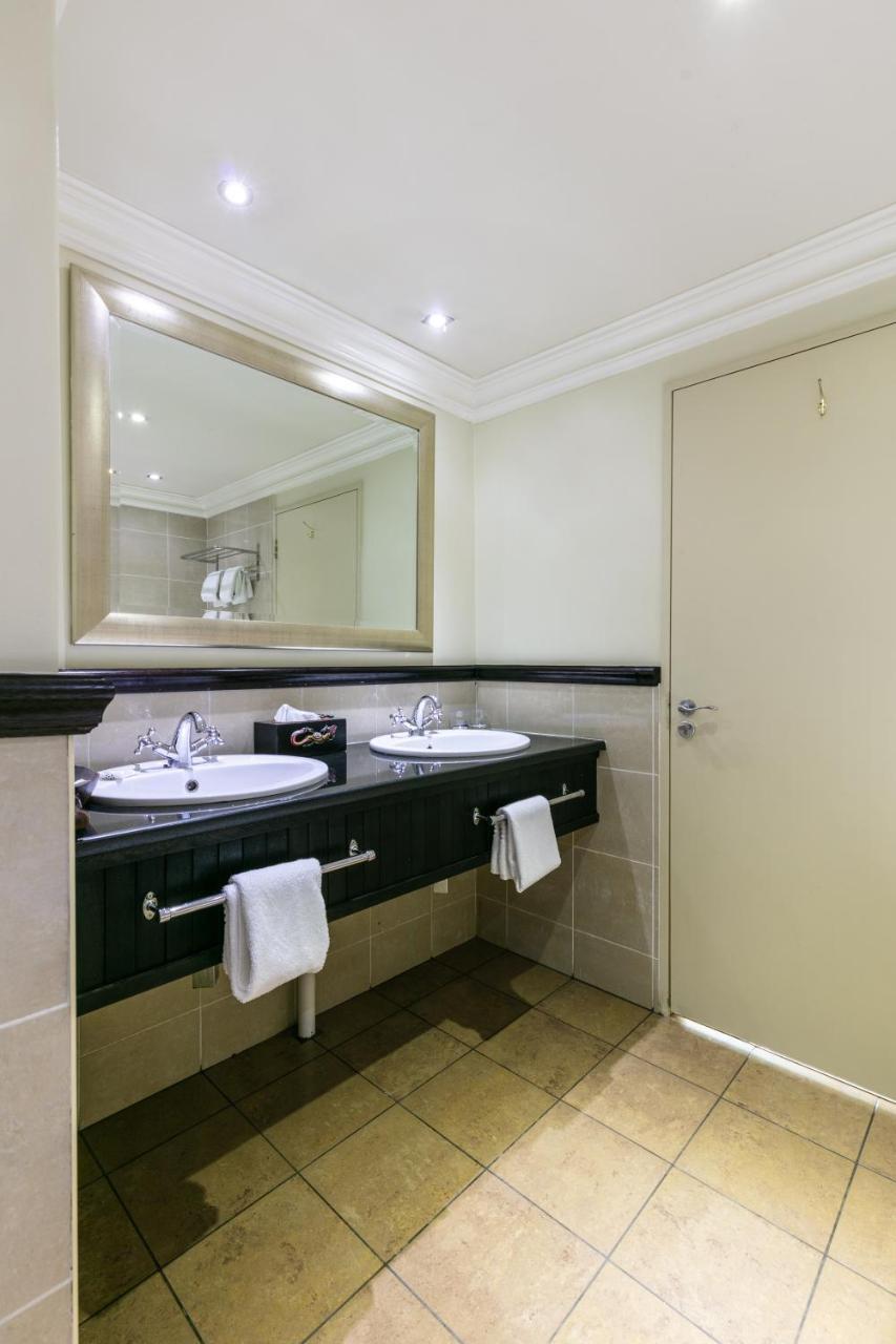 Cresta President Hotel Gaborone Buitenkant foto