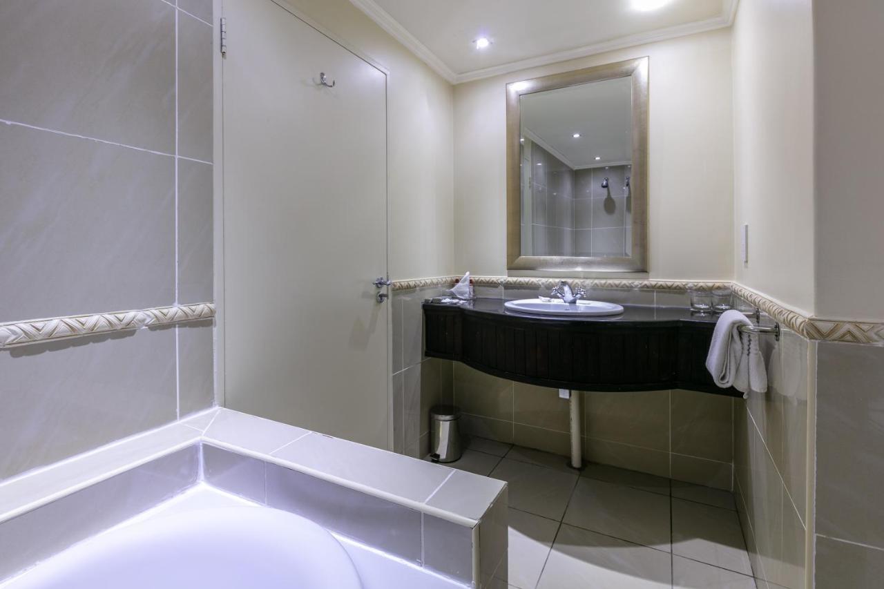 Cresta President Hotel Gaborone Buitenkant foto