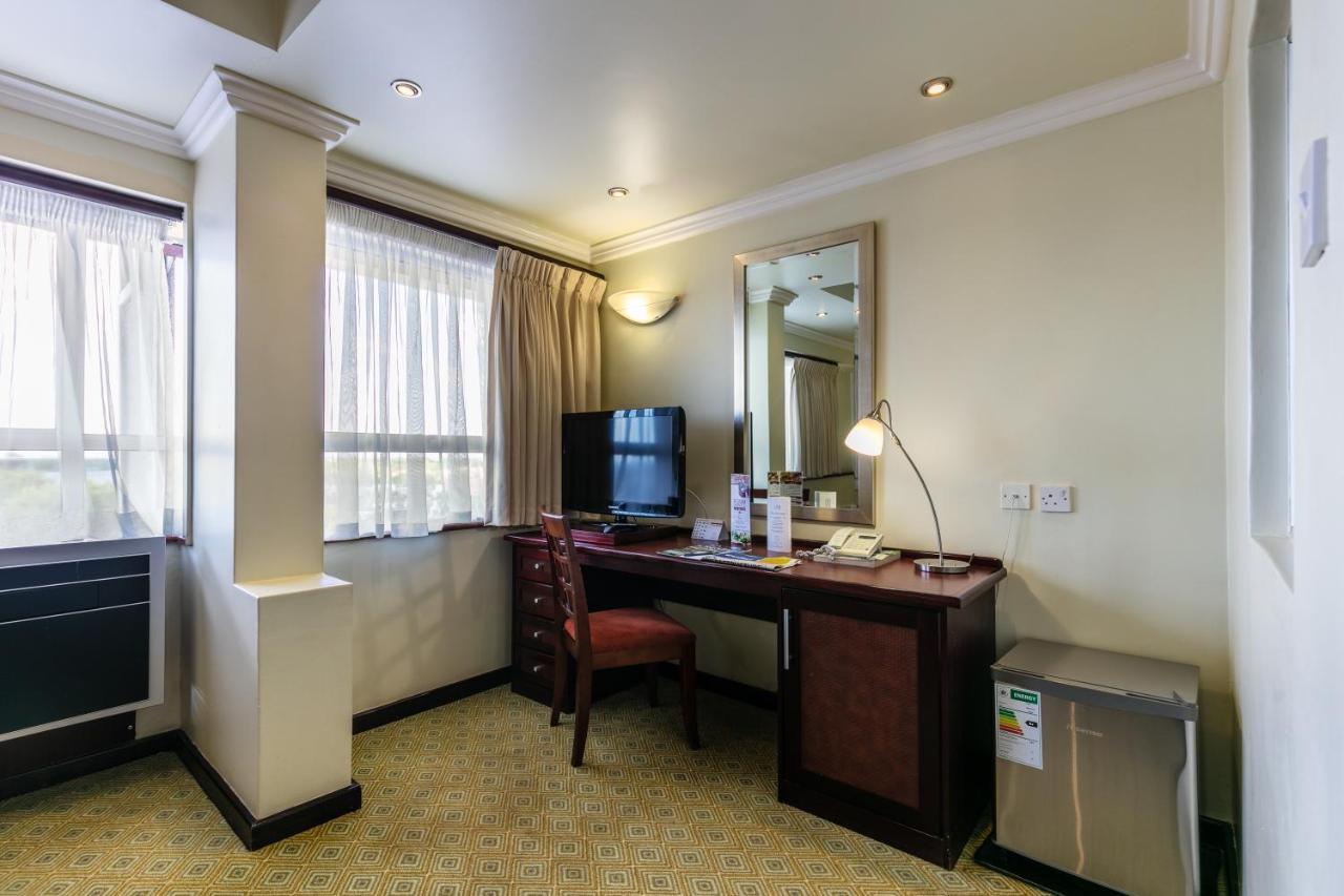 Cresta President Hotel Gaborone Buitenkant foto